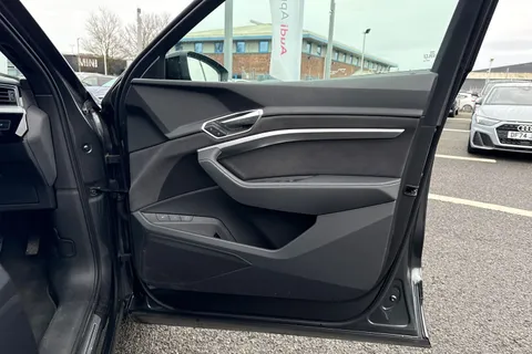 YH72KDJ Audi e-tron Black Edition 55 quattro 300,00 kW Thumbnail #49