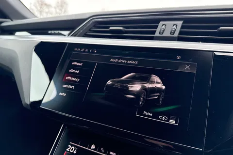 YH72KDJ Audi e-tron Black Edition 55 quattro 300,00 kW Thumbnail #59