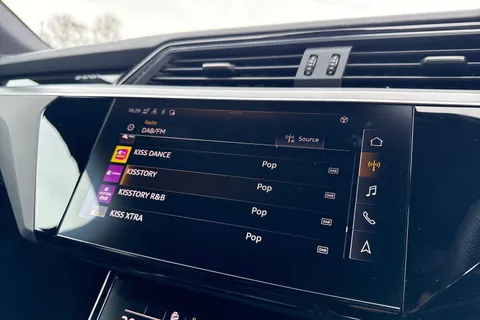 YH72KDJ Audi e-tron Black Edition 55 quattro 300,00 kW Thumbnail #61