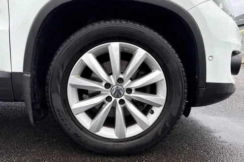 VE15VCC Volkswagen Tiguan 2.0 TDI BlueMotion Tech Match 2WD Euro 5 (s/s) 5dr Thumbnail #8