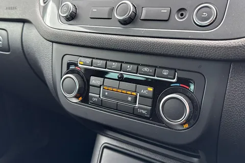 VE15VCC Volkswagen Tiguan 2.0 TDI BlueMotion Tech Match 2WD Euro 5 (s/s) 5dr Thumbnail #20