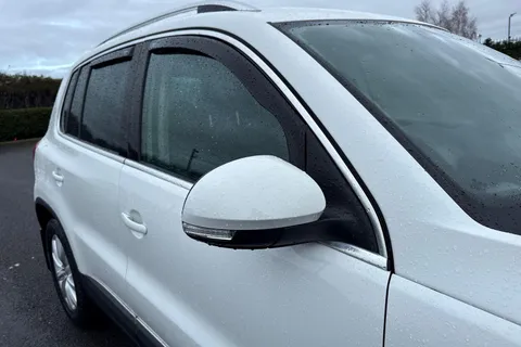 VE15VCC Volkswagen Tiguan 2.0 TDI BlueMotion Tech Match 2WD Euro 5 (s/s) 5dr Thumbnail #29