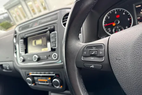 VE15VCC Volkswagen Tiguan 2.0 TDI BlueMotion Tech Match 2WD Euro 5 (s/s) 5dr Thumbnail #39