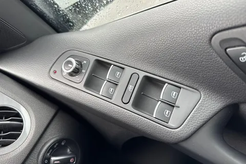 VE15VCC Volkswagen Tiguan 2.0 TDI BlueMotion Tech Match 2WD Euro 5 (s/s) 5dr Thumbnail #42