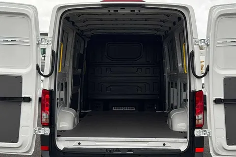 BK75LLT Volkswagen Crafter 2.0 TDI 163PS HDE Commerce Plus Low Roof Van Auto + Towpack Thumbnail #10