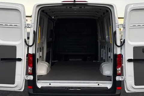 BJ75OVK Volkswagen Crafter 2.0 TDI 163PS HDE Commerce Plus Low Roof Van Auto +Tow Pack Thumbnail #10