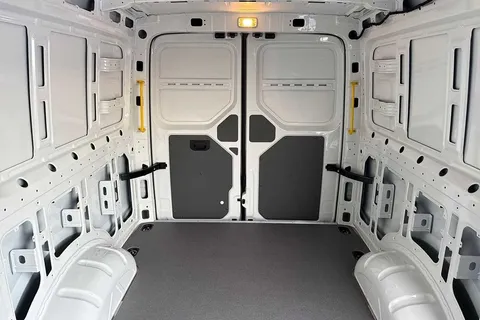 BJ75GXX Volkswagen Crafter 2.0 TDI 163PS HDE Commerce Plus Low Roof Van Auto + Tow Pack Thumbnail #14