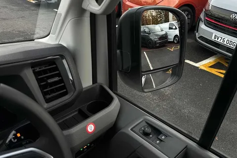 BJ75OVZ Volkswagen Crafter 2.0 TDI 163PS HDE Commerce Plus Low Roof Van Auto +Tow Pack Thumbnail #18