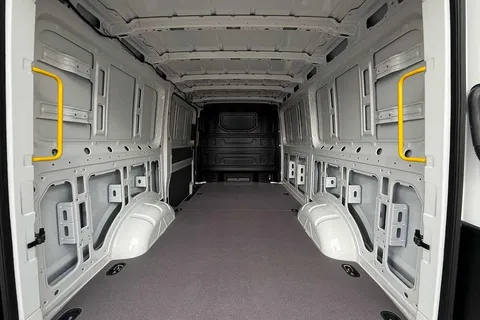 BK75LLT Volkswagen Crafter 2.0 TDI 163PS HDE Commerce Plus Low Roof Van Auto + Towpack Thumbnail #41