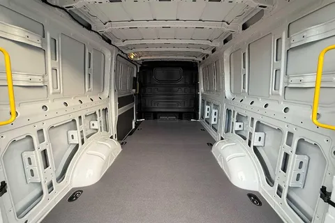 BJ75GXX Volkswagen Crafter 2.0 TDI 163PS HDE Commerce Plus Low Roof Van Auto + Tow Pack Thumbnail #42