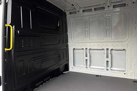 BK75LLT Volkswagen Crafter 2.0 TDI 163PS HDE Commerce Plus Low Roof Van Auto + Towpack Thumbnail #45