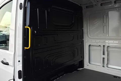 BJ75OUU Volkswagen Crafter 2.0 TDI 163PS HDE Commerce Plus Low Roof Van Auto +Tow Pack Thumbnail #46