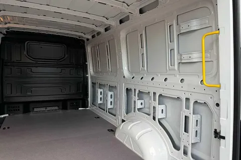 BJ75OVK Volkswagen Crafter 2.0 TDI 163PS HDE Commerce Plus Low Roof Van Auto +Tow Pack Thumbnail #43