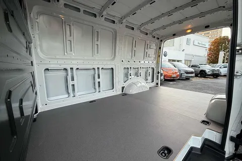 BG75KHB Volkswagen Crafter 2.0 TDI 163PS HDE Commerce Plus Low Roof Van Auto +Tow Pack Thumbnail #44