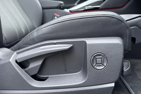  Audi Q5 2.0 TDI S line S Tronic quattro Euro 6 (s/s) 5dr Thumbnail #45