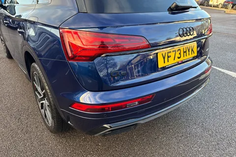 YF73HYK Audi Q5 Black Edition 50 TFSI e quattro 299 PS S tronic Thumbnail #9