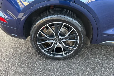 YF73HYK Audi Q5 Black Edition 50 TFSI e quattro 299 PS S tronic Thumbnail #13