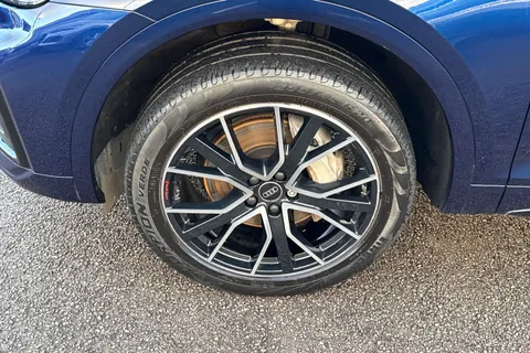 YF73HYK Audi Q5 Black Edition 50 TFSI e quattro 299 PS S tronic Thumbnail #14