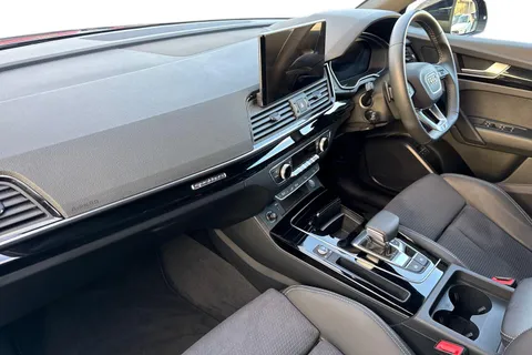 YF73HYK Audi Q5 Black Edition 50 TFSI e quattro 299 PS S tronic Thumbnail #16