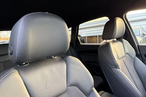 YF73HYK Audi Q5 Black Edition 50 TFSI e quattro 299 PS S tronic Thumbnail #25