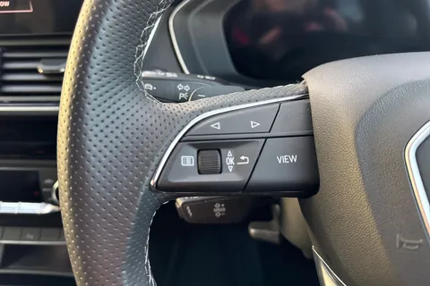 YF73HYK Audi Q5 Black Edition 50 TFSI e quattro 299 PS S tronic Thumbnail #27