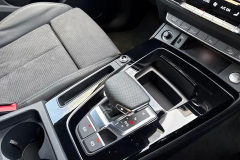 YF73HYK Audi Q5 Black Edition 50 TFSI e quattro 299 PS S tronic Thumbnail #57