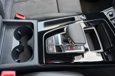 YF73HYK Audi Q5 Black Edition 50 TFSI e quattro 299 PS S tronic Thumbnail #58