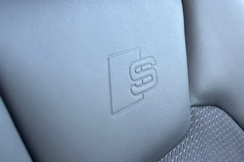 YF73HYK Audi Q5 Black Edition 50 TFSI e quattro 299 PS S tronic Thumbnail #60