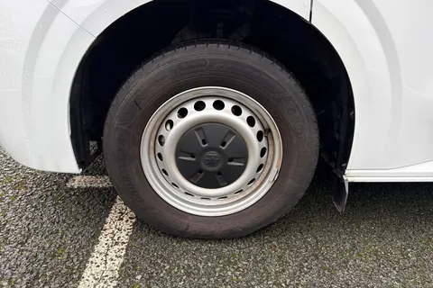 CX25LMV Volkswagen Transporter 2.0 TDI T28 Commerce Plus FWD SWB Euro 6 (s/s) 5dr Thumbnail #8