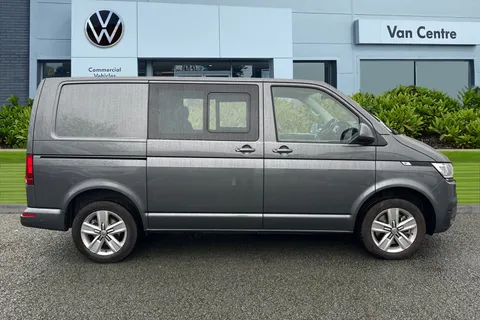 CX74LTN Volkswagen Transporter 2.0 TDI T32 Highline Kombi DSG FWD SWB Euro 6 (s/s) 5dr Thumbnail #4