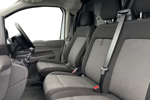 CX25LMV Volkswagen Transporter 2.0 TDI T28 Commerce Plus FWD SWB Euro 6 (s/s) 5dr Thumbnail #12