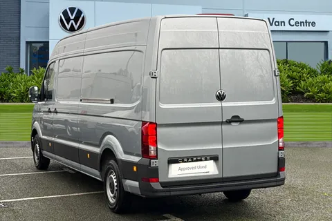 CX75JWV Volkswagen Crafter 2.0 TDI CR35 Commerce FWD LWB High Roof Euro 6 (s/s) 5dr Thumbnail #3