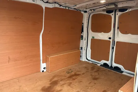 CX25LMV Volkswagen Transporter 2.0 TDI T28 Commerce Plus FWD SWB Euro 6 (s/s) 5dr Thumbnail #15