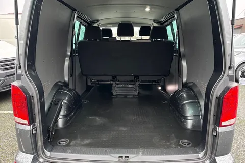 CX74LTN Volkswagen Transporter 2.0 TDI T32 Highline Kombi DSG FWD SWB Euro 6 (s/s) 5dr Thumbnail #11