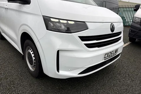 CX25LMV Volkswagen Transporter 2.0 TDI T28 Commerce Plus FWD SWB Euro 6 (s/s) 5dr Thumbnail #18