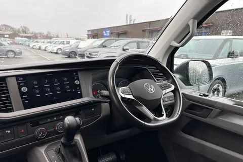 CX74LTN Volkswagen Transporter 2.0 TDI T32 Highline Kombi DSG FWD SWB Euro 6 (s/s) 5dr Thumbnail #14