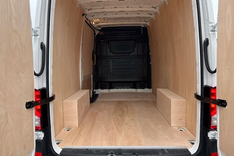 CX75JXL Volkswagen Crafter 2.0 TDI CR30 Commerce FWD MWB High Roof Euro 6 (s/s) 5dr Thumbnail #7