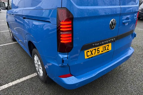 CX75JXZ Volkswagen Transporter 2.0 TDI T28 Commerce Pro Auto FWD SWB Euro 6 (s/s) 5dr Thumbnail #8