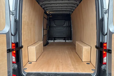 CX75JWV Volkswagen Crafter 2.0 TDI CR35 Commerce FWD LWB High Roof Euro 6 (s/s) 5dr Thumbnail #10