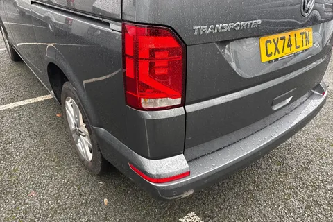 CX74LTN Volkswagen Transporter 2.0 TDI T32 Highline Kombi DSG FWD SWB Euro 6 (s/s) 5dr Thumbnail #17