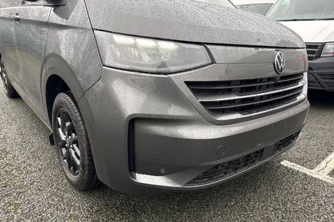 CX75JYT Volkswagen Transporter 2.0 TDI T28 Commerce Pro Auto FWD SWB Euro 6 (s/s) 5dr Thumbnail #9