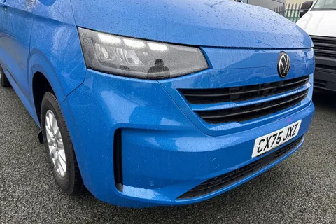 CX75JXZ Volkswagen Transporter 2.0 TDI T28 Commerce Pro Auto FWD SWB Euro 6 (s/s) 5dr Thumbnail #9