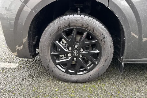 CX75JYT Volkswagen Transporter 2.0 TDI T28 Commerce Pro Auto FWD SWB Euro 6 (s/s) 5dr Thumbnail #10