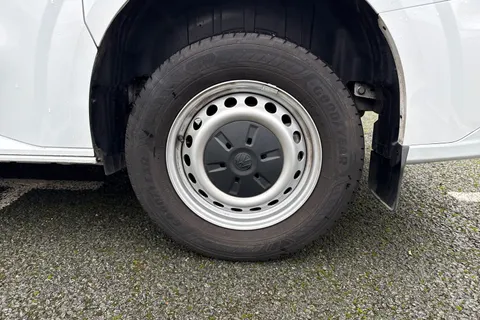 CX25LMV Volkswagen Transporter 2.0 TDI T28 Commerce Plus FWD SWB Euro 6 (s/s) 5dr Thumbnail #23