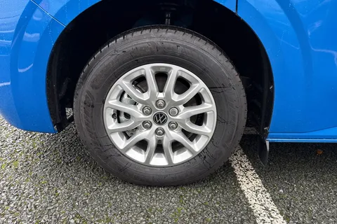 CX75JXZ Volkswagen Transporter 2.0 TDI T28 Commerce Pro Auto FWD SWB Euro 6 (s/s) 5dr Thumbnail #10