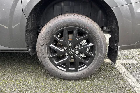 CX75JYT Volkswagen Transporter 2.0 TDI T28 Commerce Pro Auto FWD SWB Euro 6 (s/s) 5dr Thumbnail #11