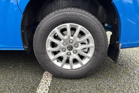 CX75JXZ Volkswagen Transporter 2.0 TDI T28 Commerce Pro Auto FWD SWB Euro 6 (s/s) 5dr Thumbnail #11