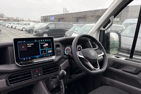 CX75JWV Volkswagen Crafter 2.0 TDI CR35 Commerce FWD LWB High Roof Euro 6 (s/s) 5dr Thumbnail #13