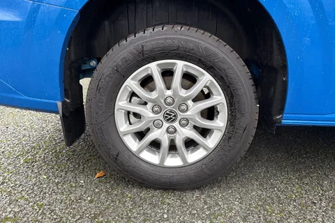 CX75JXZ Volkswagen Transporter 2.0 TDI T28 Commerce Pro Auto FWD SWB Euro 6 (s/s) 5dr Thumbnail #12