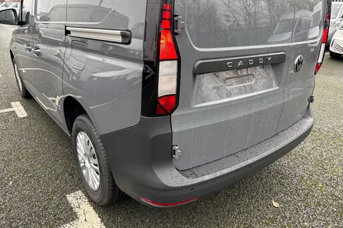 CX75JWK Volkswagen Caddy 2.0 TDI C20 Commerce SWB Euro 6 (s/s) 5dr Thumbnail #16